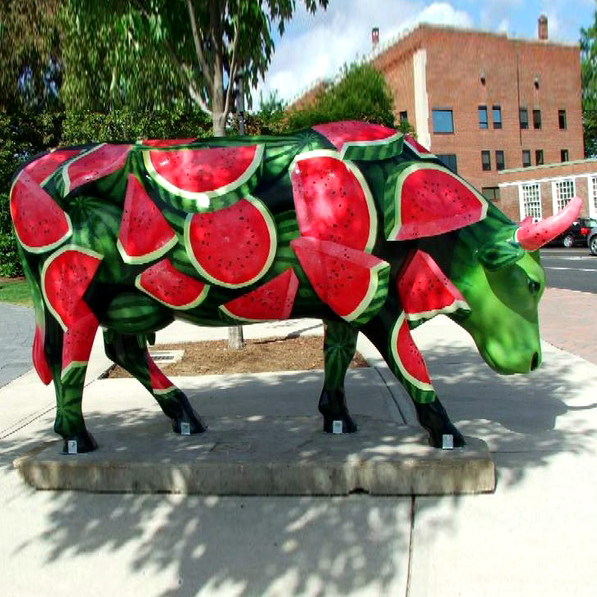 Unique product painted watermelon resin cow statue for garden decoration